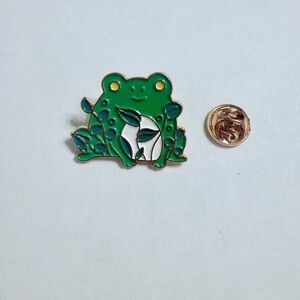 Women’s Jewelry Unique Fashion Light Green Frog in Dark Green Leafs Enamel Pin